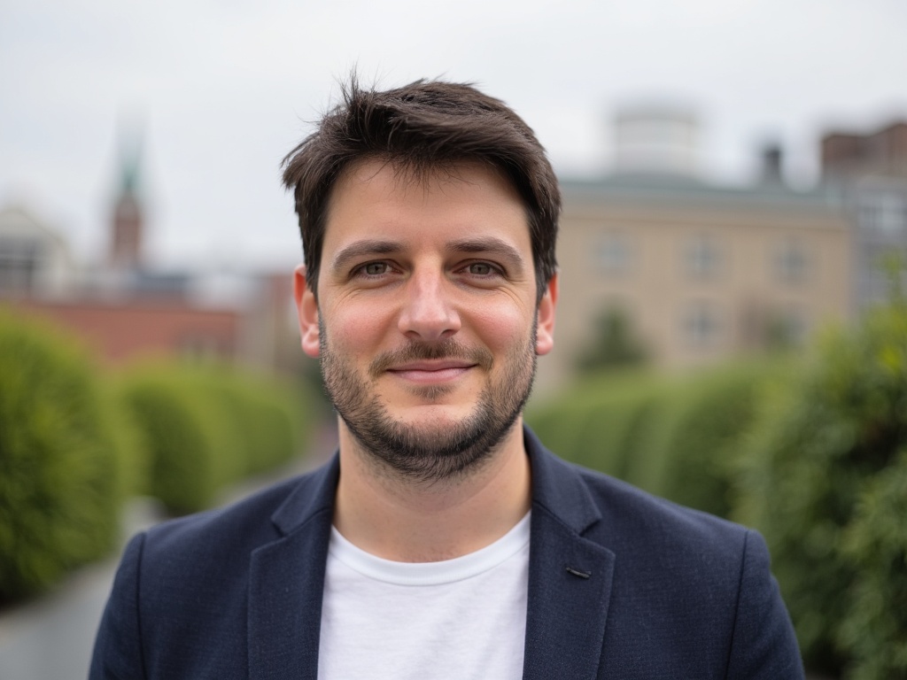 Benoît Valla, professional portrait for the about page.